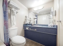 Sidney Waterfront Inn & Suites