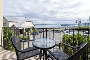 Sidney Waterfront Inn & Suites