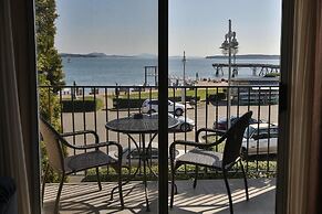 Sidney Waterfront Inn & Suites