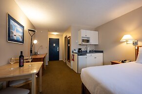Sidney Waterfront Inn & Suites