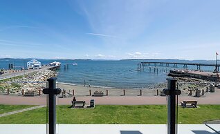 Sidney Waterfront Inn & Suites