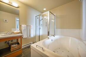 Sidney Waterfront Inn & Suites