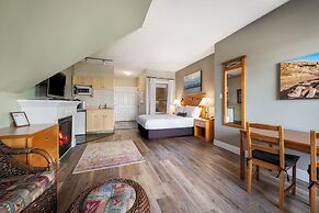 Sidney Waterfront Inn & Suites