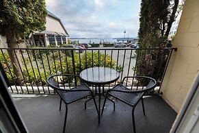 Sidney Waterfront Inn & Suites