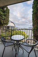 Sidney Waterfront Inn & Suites