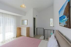 Blue Hills Villas by Estia