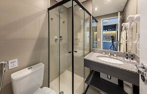 Charlie Nik Vila Mariana