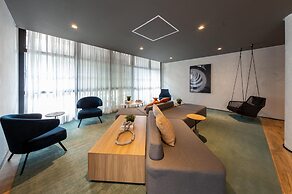 Charlie Nik Vila Mariana