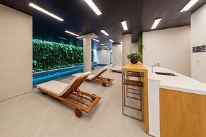 Charlie Nik Vila Mariana