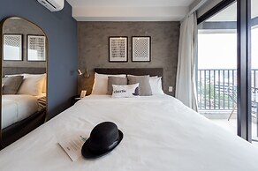 Charlie Nik Vila Mariana