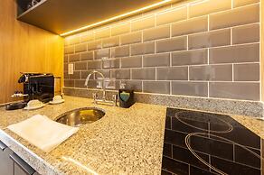 Charlie Nik Vila Mariana