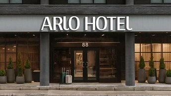 Arlo, BW Signature Collection