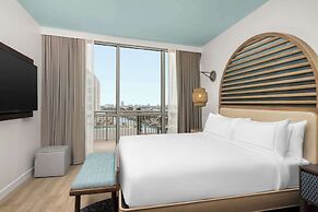 The Hiatus Clearwater Beach, Curio Collection By Hilton