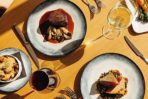 The Hiatus Clearwater Beach, Curio Collection By Hilton