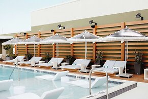 The Hiatus Clearwater Beach, Curio Collection By Hilton