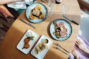 The Hiatus Clearwater Beach, Curio Collection By Hilton