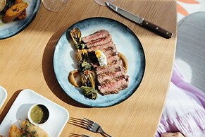 The Hiatus Clearwater Beach, Curio Collection By Hilton