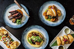 The Hiatus Clearwater Beach, Curio Collection By Hilton