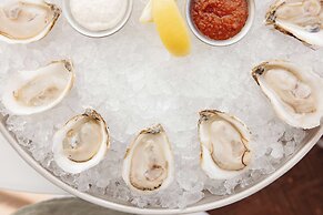 The Hiatus Clearwater Beach, Curio Collection By Hilton