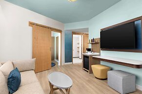 The Hiatus Clearwater Beach, Curio Collection By Hilton