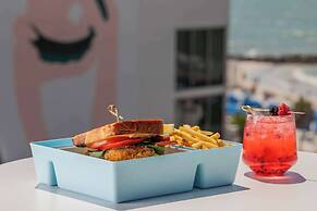 The Hiatus Clearwater Beach, Curio Collection By Hilton