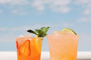 The Hiatus Clearwater Beach, Curio Collection By Hilton