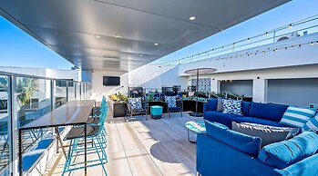 Global Luxury Suites Irvine