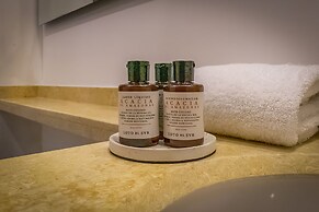 Astounding Tekto Wynwood House