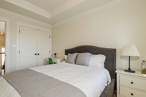 Elegant & Cozy Escape West Vancouver