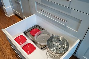 Elegant & Cozy Escape West Vancouver