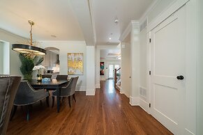 Elegant & Cozy Escape West Vancouver