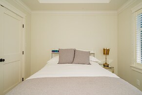 Elegant & Cozy Escape West Vancouver