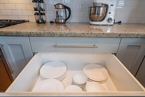 Elegant & Cozy Escape West Vancouver