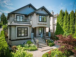 Elegant & Cozy Escape West Vancouver
