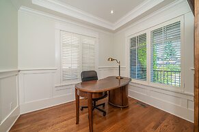 Elegant & Cozy Escape West Vancouver