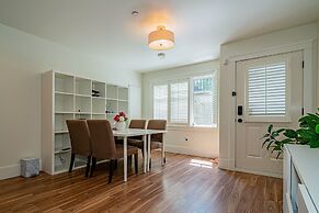 Elegant & Cozy Escape West Vancouver