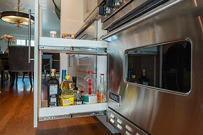 Elegant & Cozy Escape West Vancouver