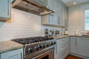 Elegant & Cozy Escape West Vancouver