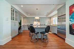 Elegant & Cozy Escape West Vancouver