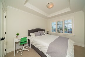 Elegant & Cozy Escape West Vancouver