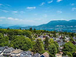 Elegant & Cozy Escape West Vancouver