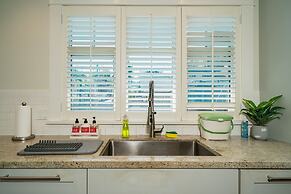 Elegant & Cozy Escape West Vancouver