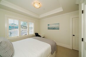 Elegant & Cozy Escape West Vancouver