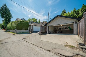 Elegant & Cozy Escape West Vancouver