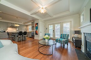 Elegant & Cozy Escape West Vancouver