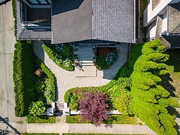 Elegant & Cozy Escape West Vancouver