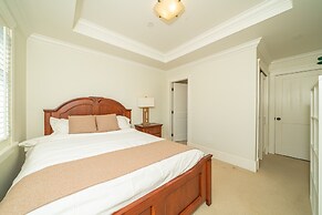 Elegant & Cozy Escape West Vancouver