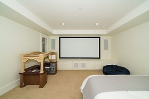 Elegant & Cozy Escape West Vancouver