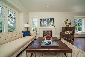 Elegant & Cozy Escape West Vancouver