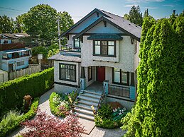 Elegant & Cozy Escape West Vancouver